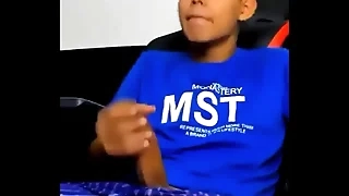 Leke mamando a própria pika